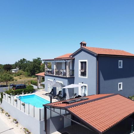Lavanda House With Apartments Buje Ngoại thất bức ảnh