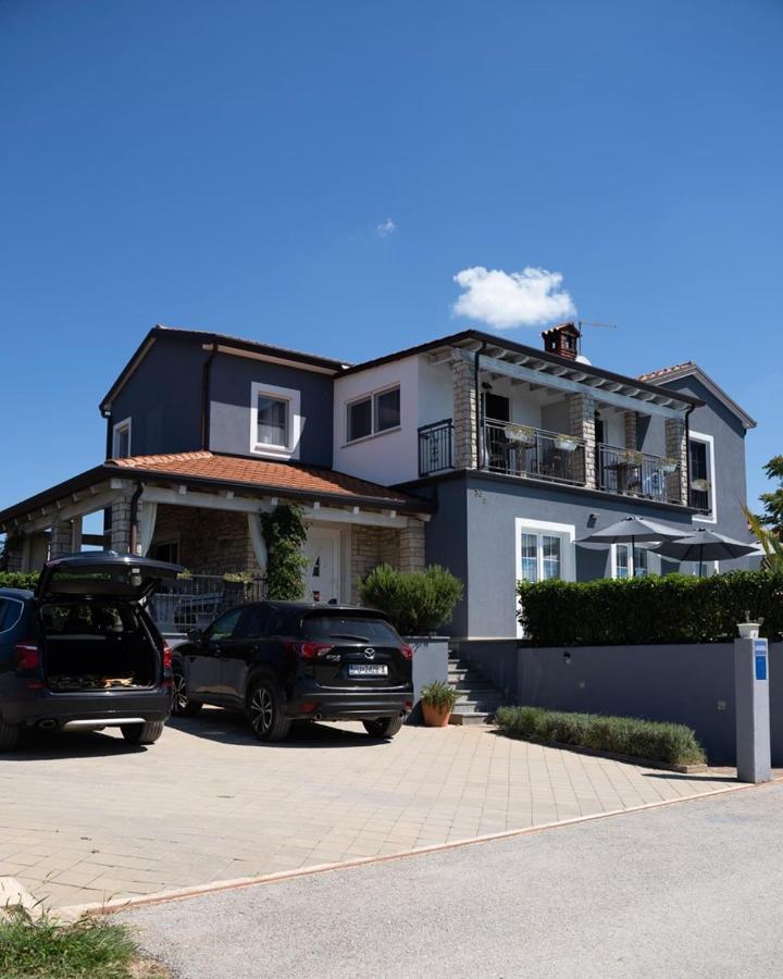 Lavanda House With Apartments Buje Ngoại thất bức ảnh
