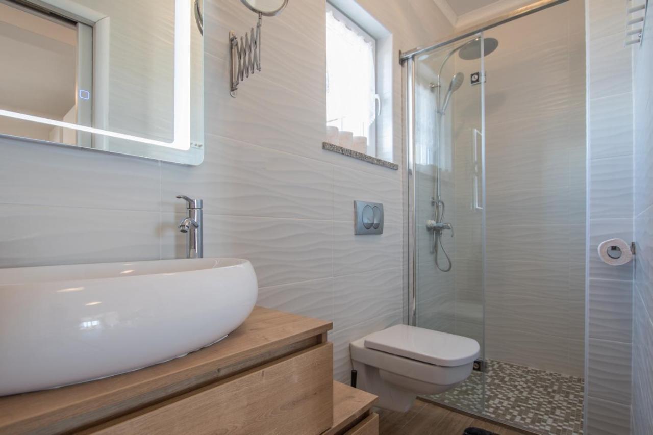 Lavanda House With Apartments Buje Ngoại thất bức ảnh