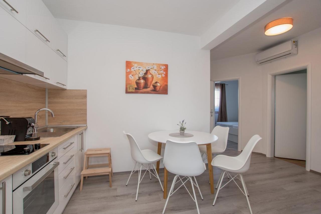 Lavanda House With Apartments Buje Ngoại thất bức ảnh