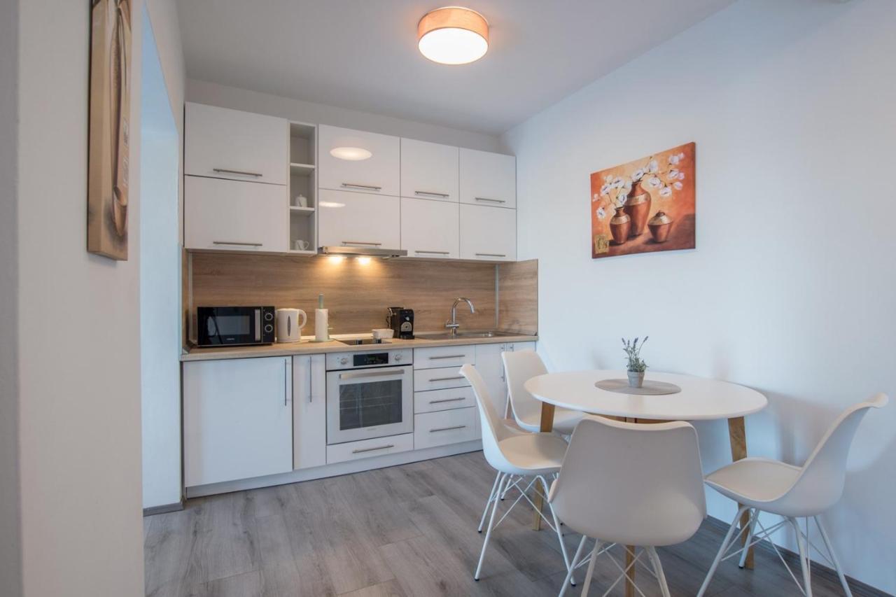Lavanda House With Apartments Buje Ngoại thất bức ảnh