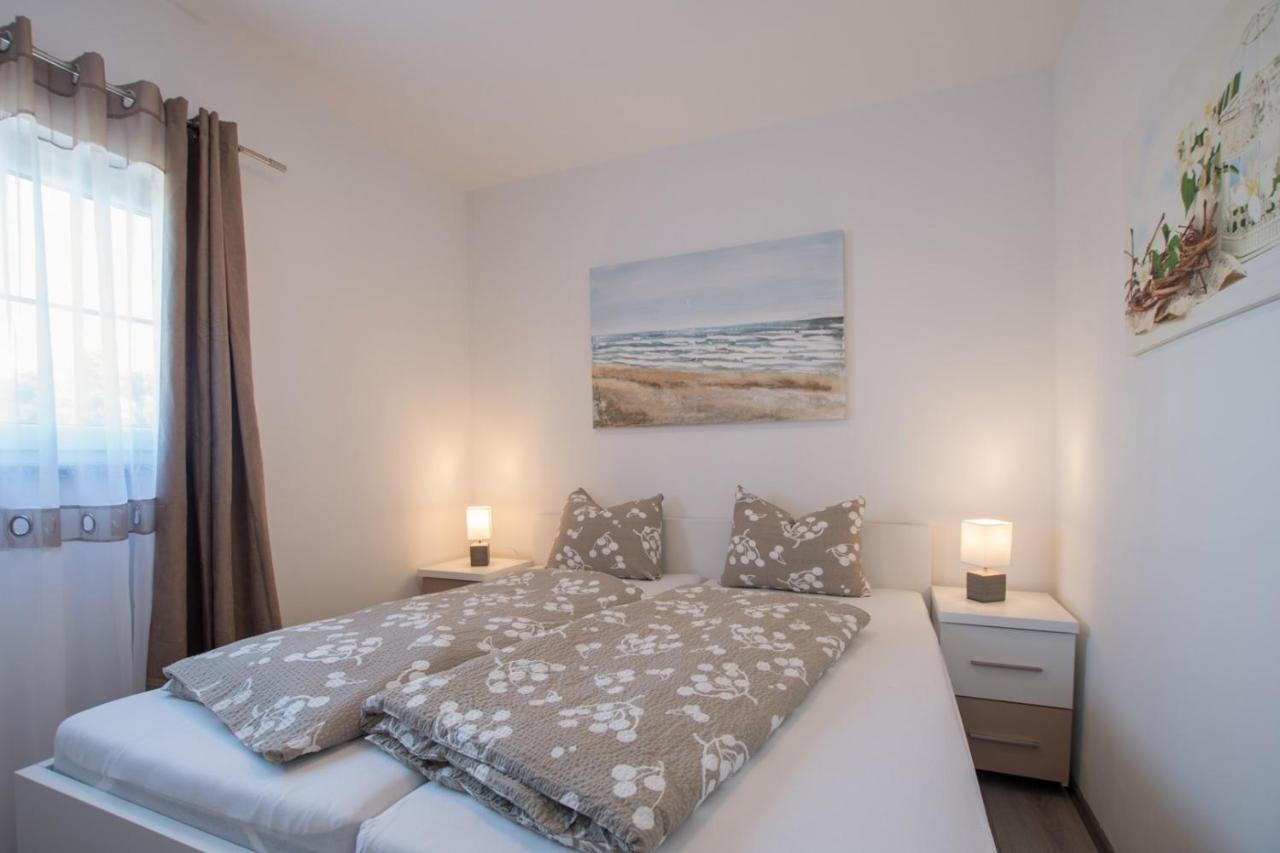 Lavanda House With Apartments Buje Ngoại thất bức ảnh
