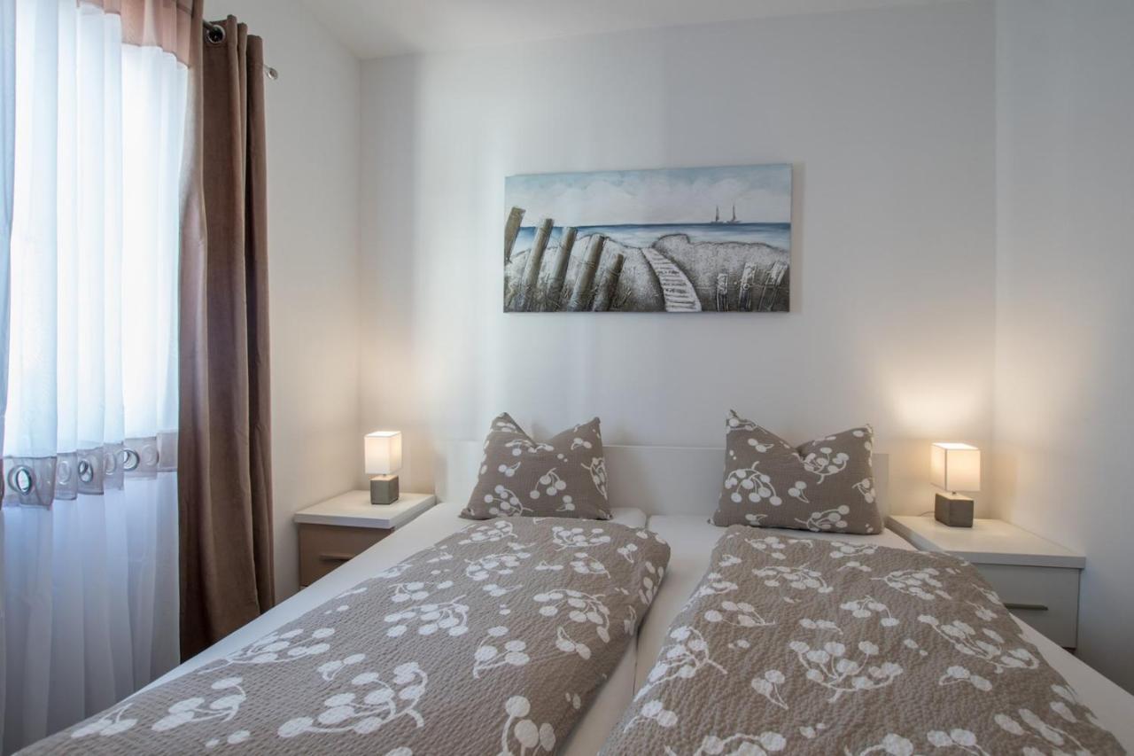 Lavanda House With Apartments Buje Ngoại thất bức ảnh