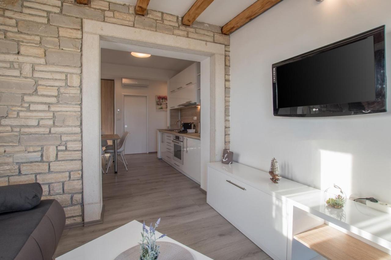 Lavanda House With Apartments Buje Ngoại thất bức ảnh