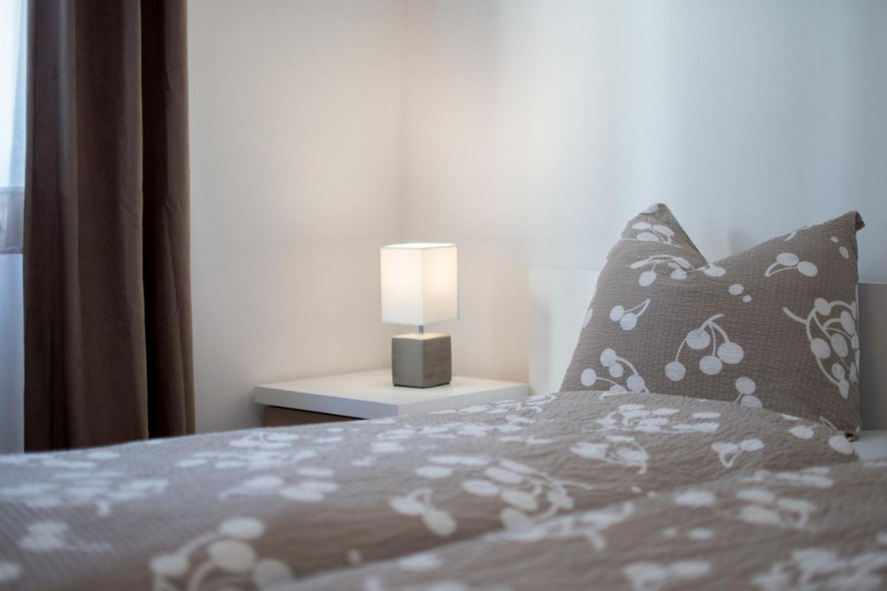 Lavanda House With Apartments Buje Ngoại thất bức ảnh
